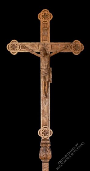 Krzyże i krucyfiksy: Krzyże procesyjne z drewna